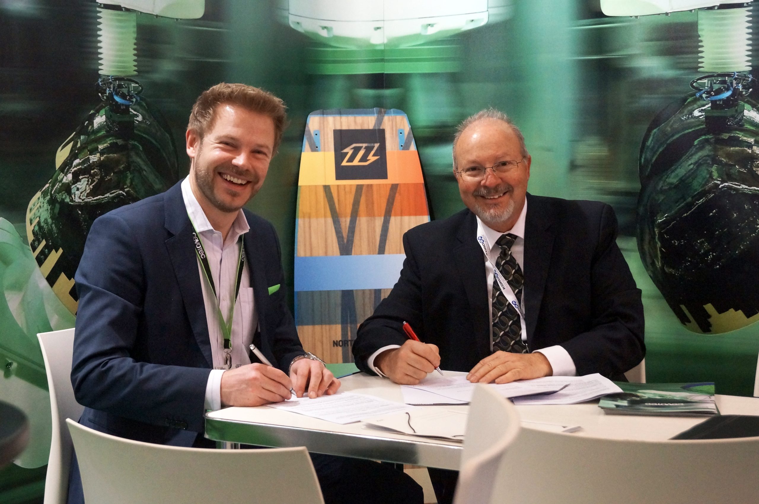 Vertragsunterzeichnung Partnerschaft mit Composite Automation LLC