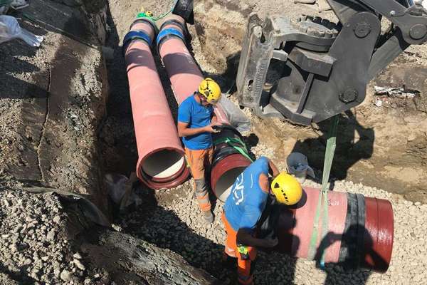 Einbau zweier Parallelleitungen, Abwasser Gussleitung Horw