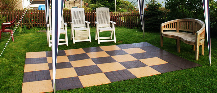 Bodenrost auf Terrasse