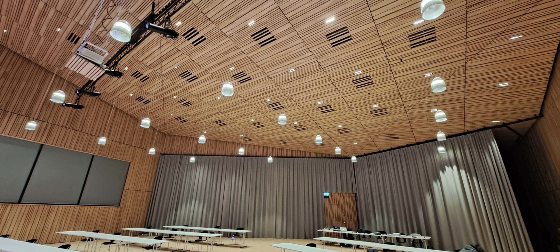 Decken- und Wandverkleidung