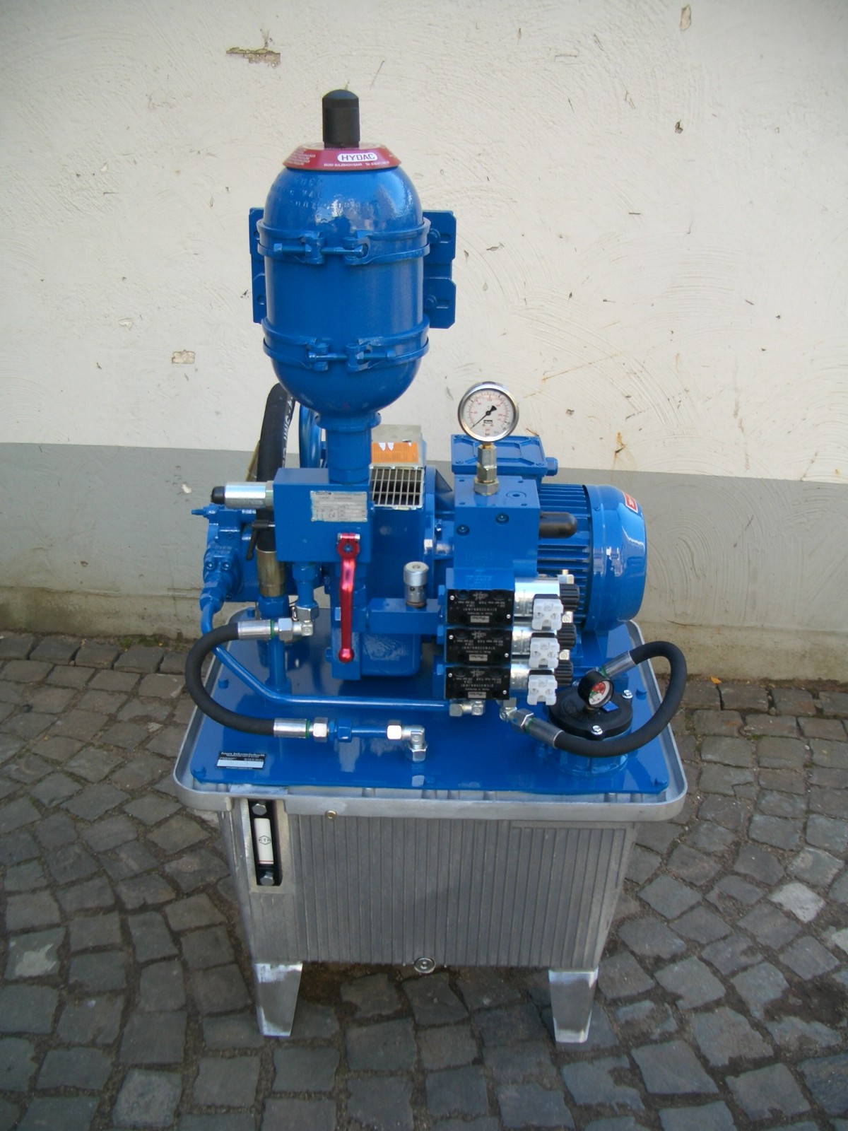 Hydraulisches Aggregat in Montage