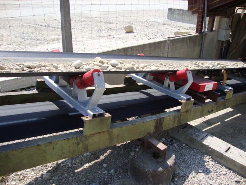 Förderanlage mit Stationen