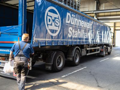 Lieferung mit eigenem Fuhrpark und Kranwagen
