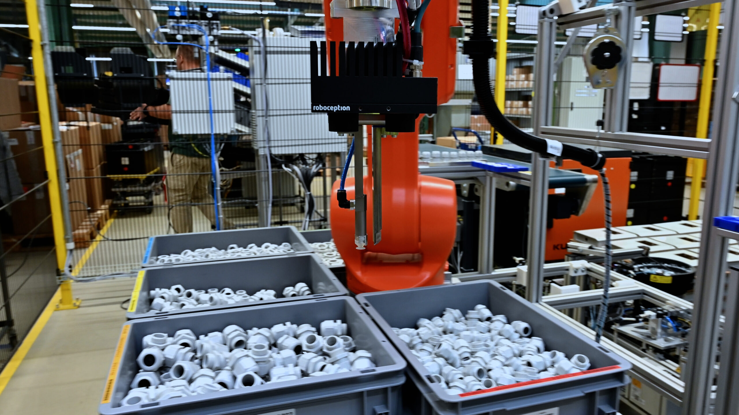 Robot-mounted 3D camera for pick-and-place