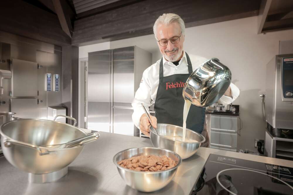Felchlin Pâtissier bei der Arbeit