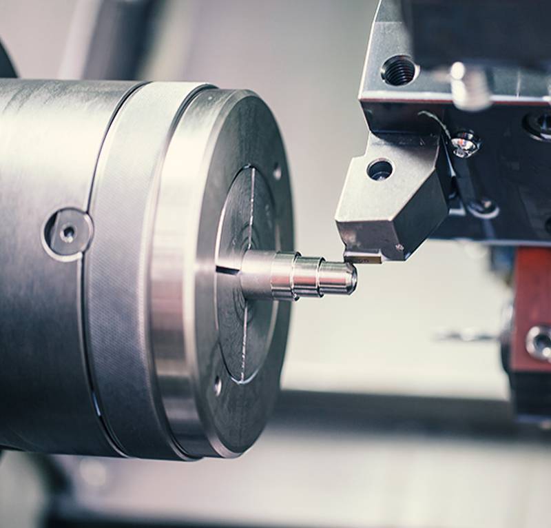 Okuma Genos L200M mit Portalladesystem
