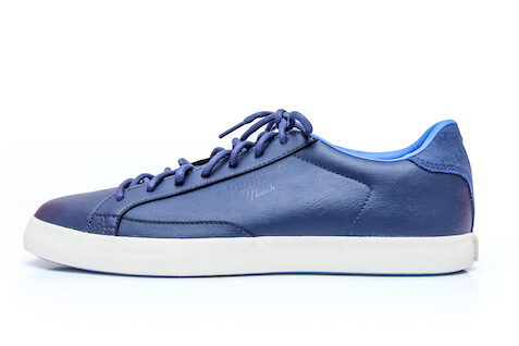 Stoffauswahl im Showroom