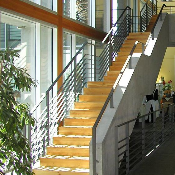 Geländer und Treppen aus Stahl und Edelstahl