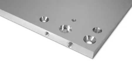 Stirnseitenbearbeitung einer Aluminiumplatte