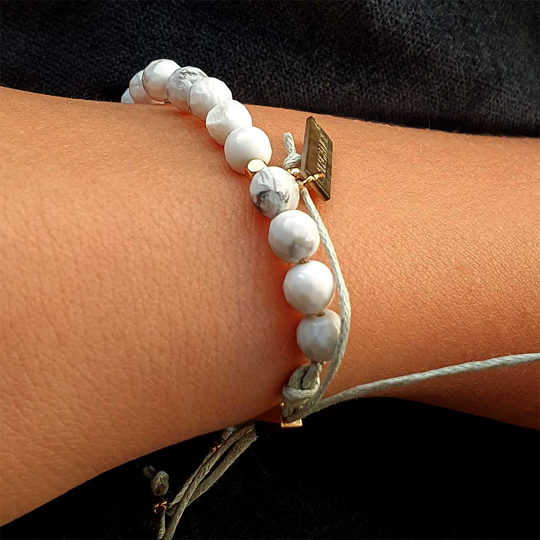 Howlite bracelet with faceted beads
