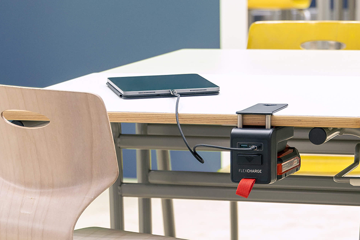 FLEXCHARGE Schultisch mit Akkuladegerät