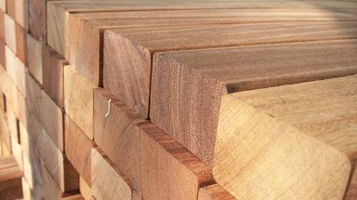 Hartholz- und Aluminium-Unterkonstruktion