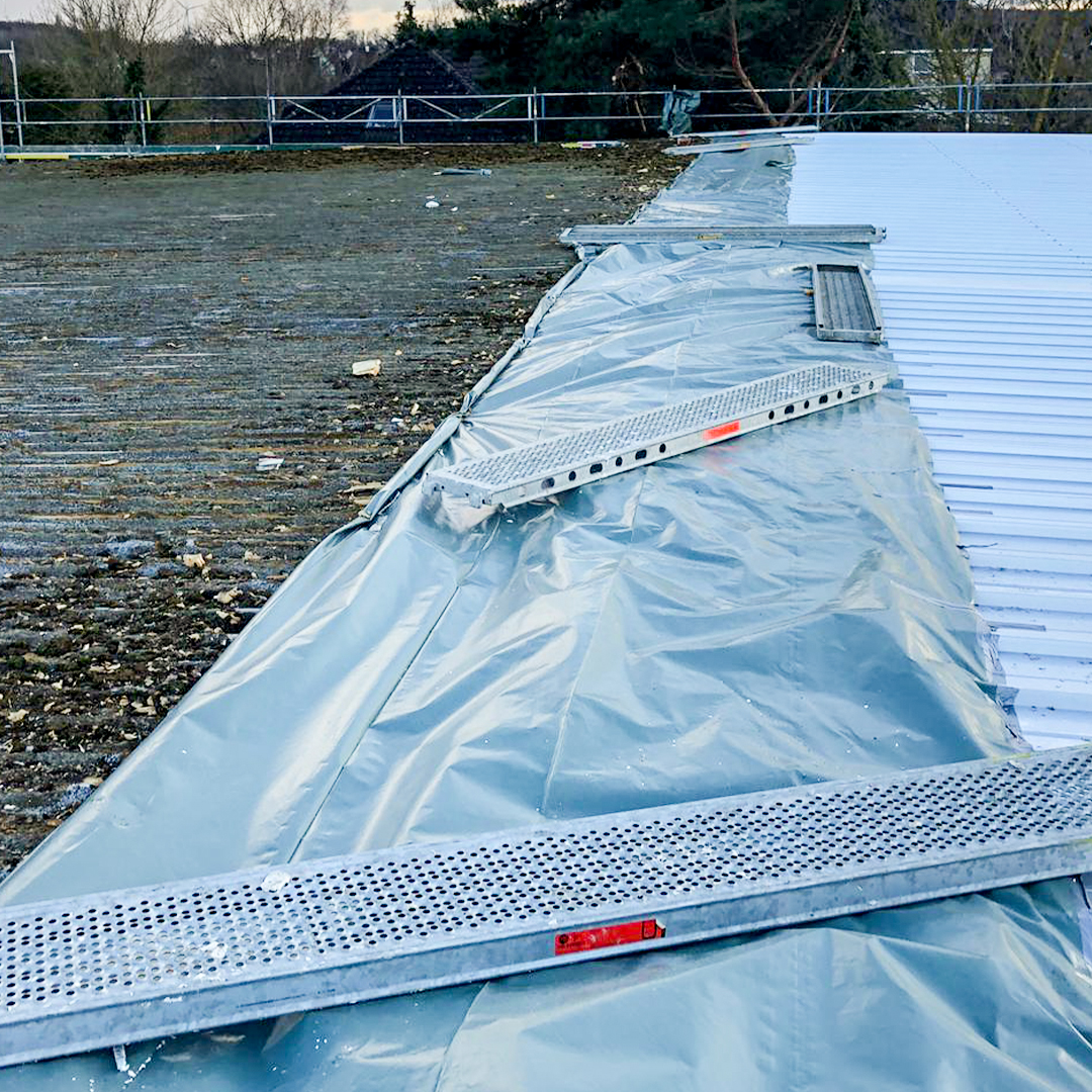 Großflächige Dach-PV-Anlage