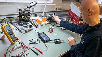 SITA-Messgerät bei der Reparatur