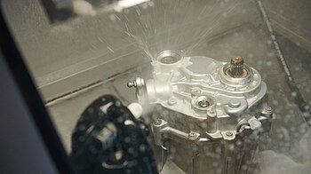 Bauteil-Kontrolle industrielle Teilereinigung
