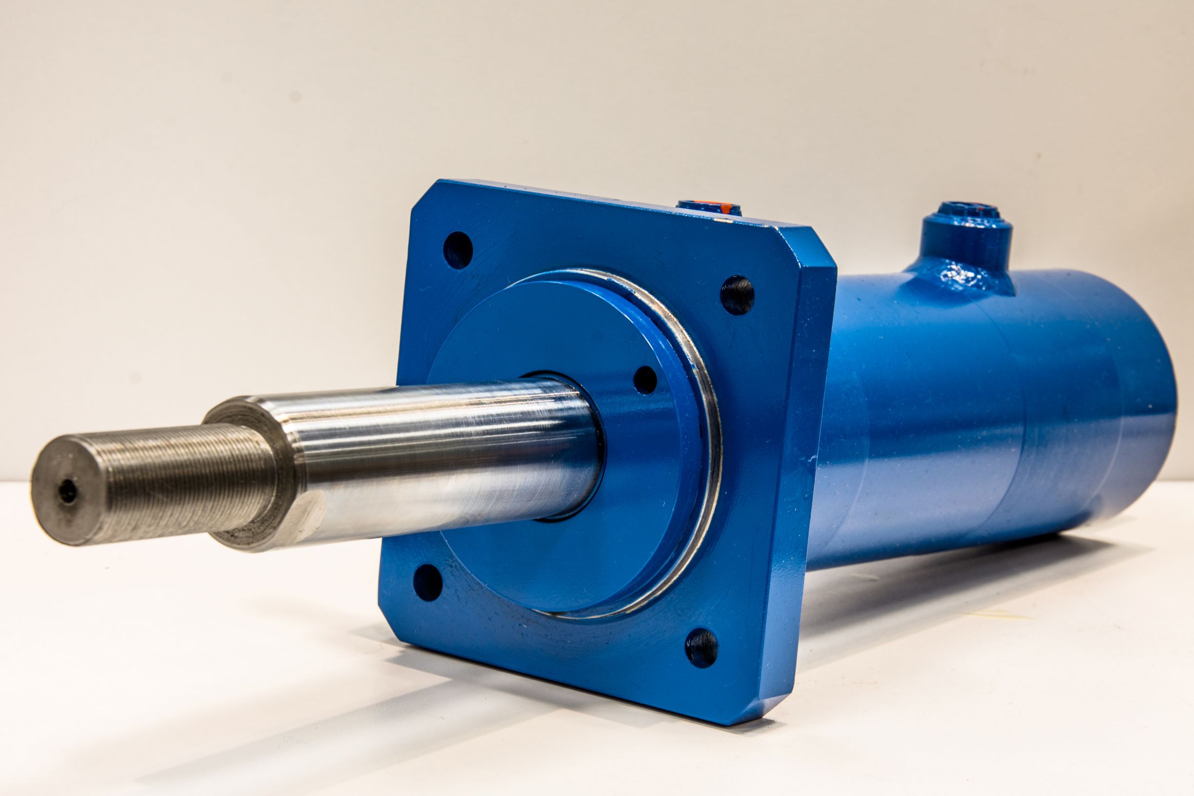 Hydraulik- und Pneumatikzylinder