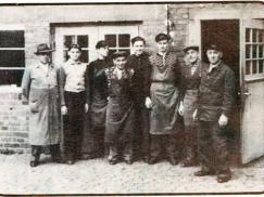 Firmenmitarbeiter im Jahr 1957