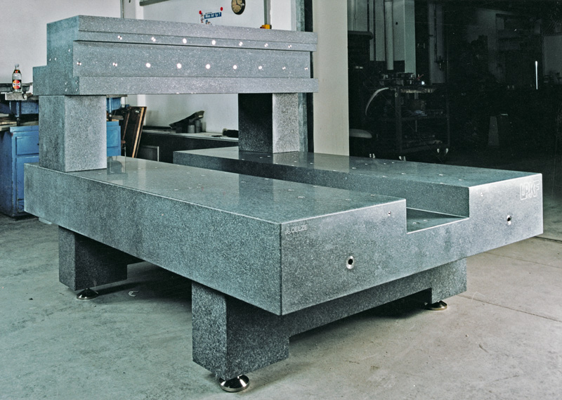 Special construction made from granite (base body/assembly)