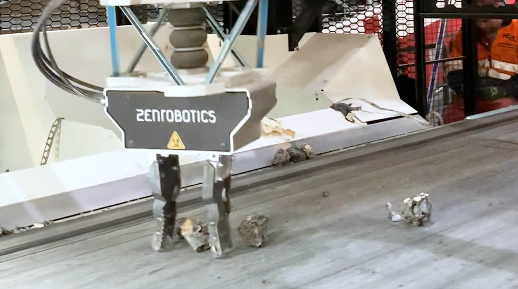Abfallsortieranlage ZAV Recycling AG mit Sortierroboter ZEN
