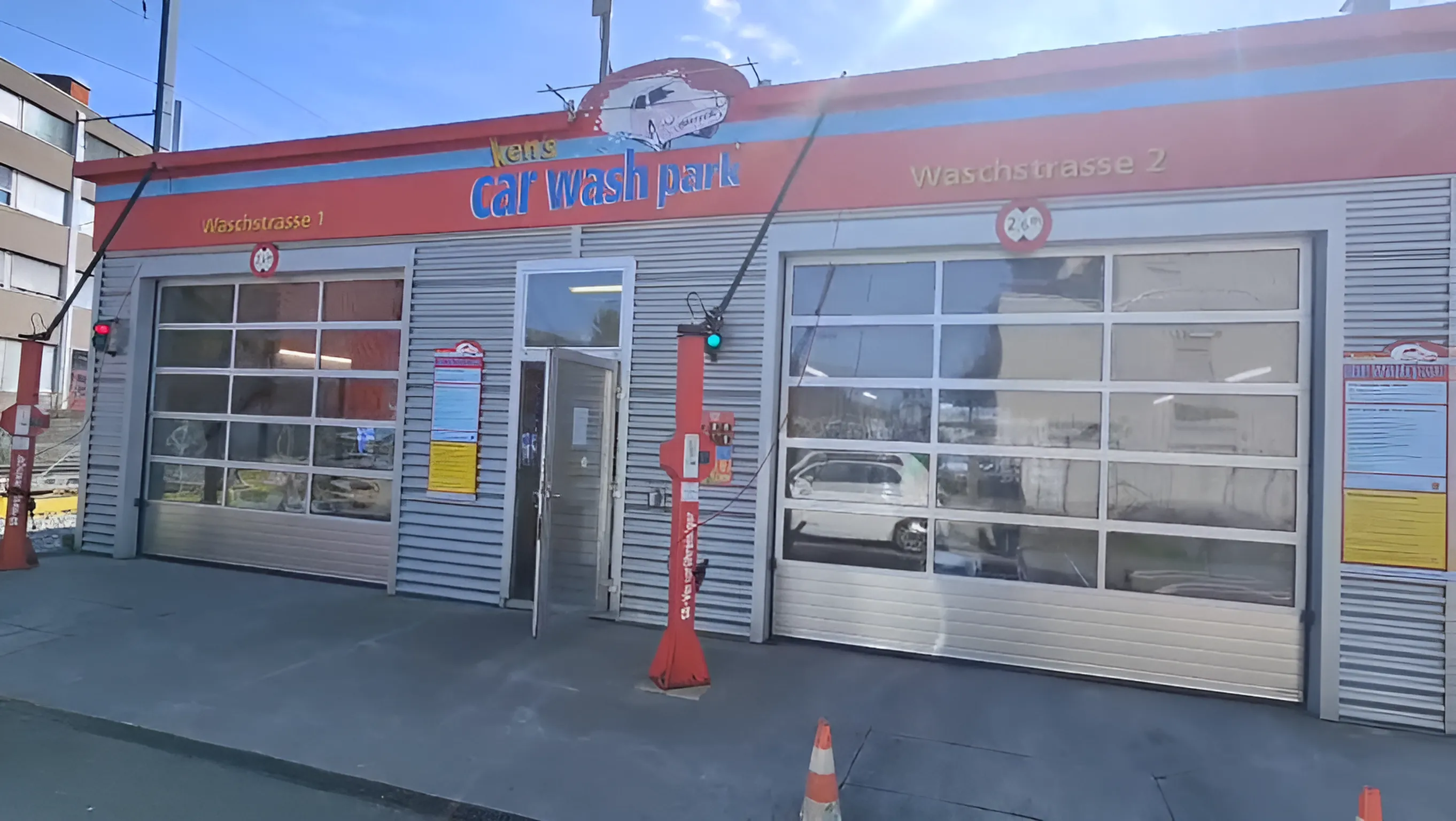 STP-ST-Wash-Tore an den Waschstrassen von Ken's Carwash, Adliswil