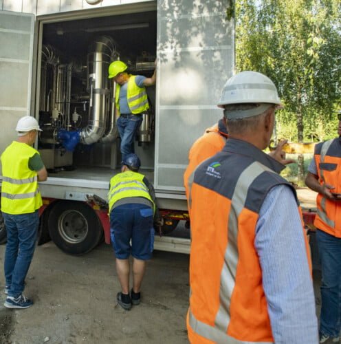 Plug-and-play pump station