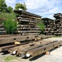 Historische Eichenbalken als Bauholz
