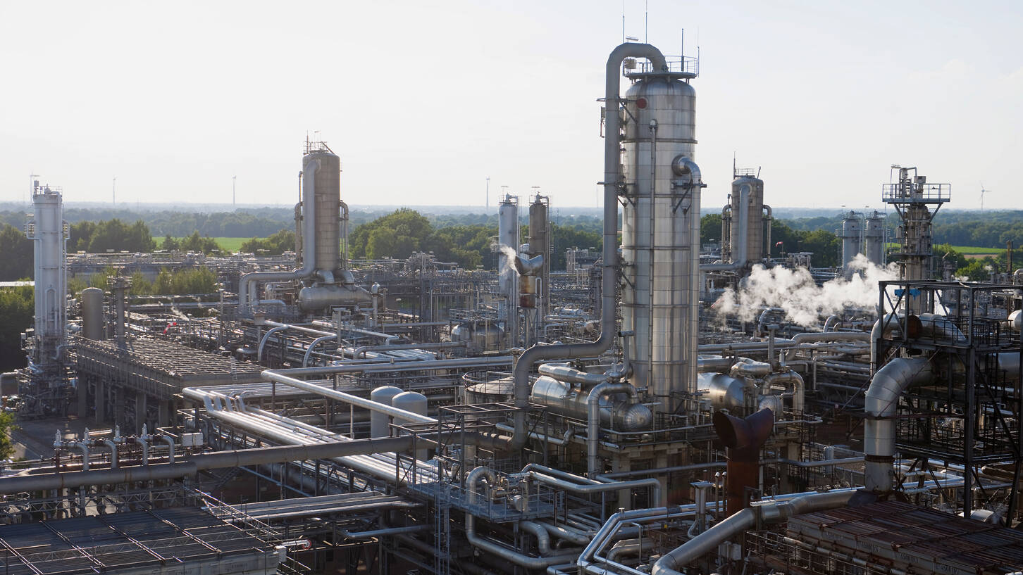Natural gas treatment with sulfur production