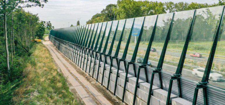 L-shaped retaining wall as noise barrier