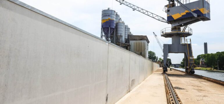 Retaining wall for industry